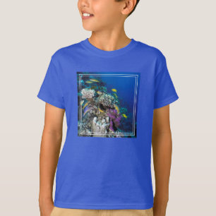 Meerbarben Schwarm um kleines Korallenriff T-Shirt