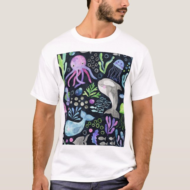 Meereslebensfarbe, dunkler Hintergrund. T-Shirt (Vorderseite)
