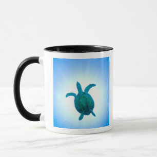 Meeresschildkröte, die underwater schwimmt tasse
