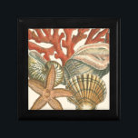 Meereswelt Erinnerungskiste<br><div class="desc">Dieser Kunstdruck zeigt scharfe, lebendige Bilder mit hoher Farbgenauigkeit. Holen Sie sich Ihre Meereswelt-Sammlung heute in diesem Vintagen Druck. Es ist ein wunderschönes rotes Korallenriff und schöne Seesterne werden auf jedem Produkt großartig gehen.</div>