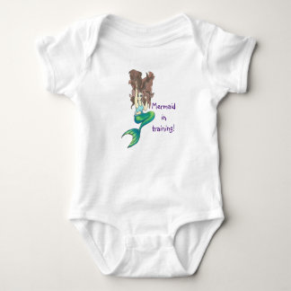 Meerjungfrau beim Training des Babybodysuit Baby Strampler