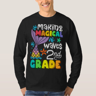 Meerjungfrau, die magische Waves in der 2. Stufe b T-Shirt