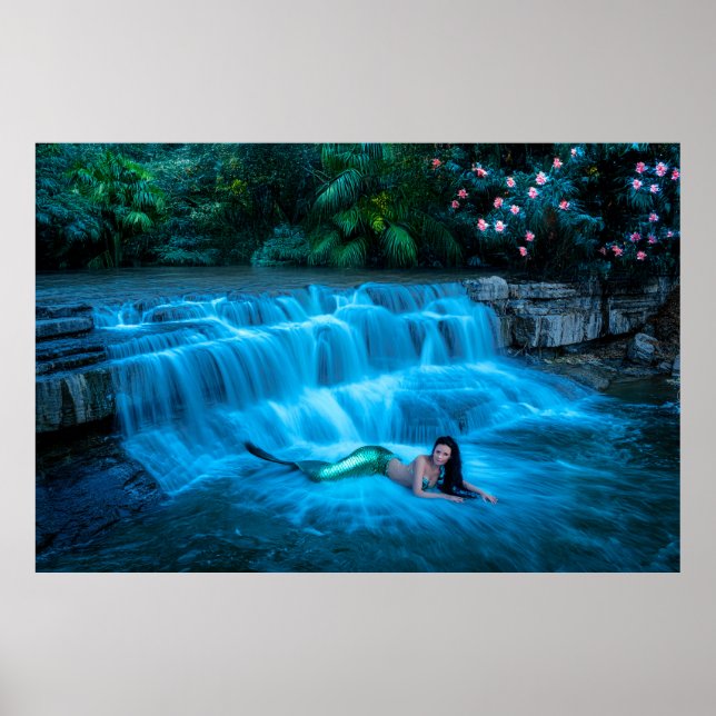 Meerjungfrau im Wasserfall Poster (Vorne)