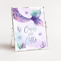 Meerjungfrau unter Meereskarten und Geschenke