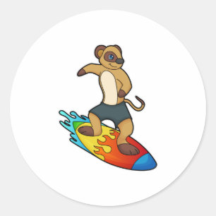Meerkat als Surfer mit Surfboard Runder Aufkleber