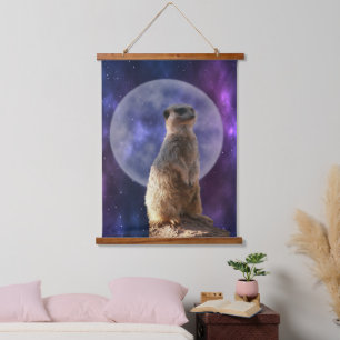 Meerkat auf Blue Full Moon Night, Wandteppich Mit Holzrahmen