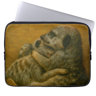 Meerkat Embrace - Heartfelt Wildlife Art Print Laptopschutzhülle