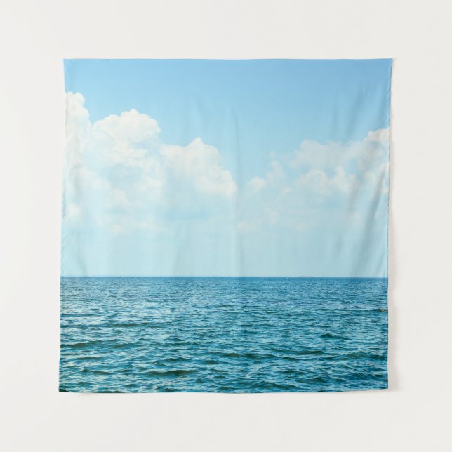 Meerwasser, klarer blauer Himmel. Wandteppich (Vorderseite)