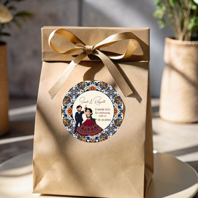 Mehndi und sangeet indische Hochzeit danke Ihnen f Runder Aufkleber (Mehndi sangeet Indian wedding thank you favor  Sticker cute cartoon couple favor stickers)