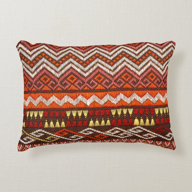 Mehr als 100 Jahre alte bunte thailändische Handwe Dekokissen (Vorderseite)