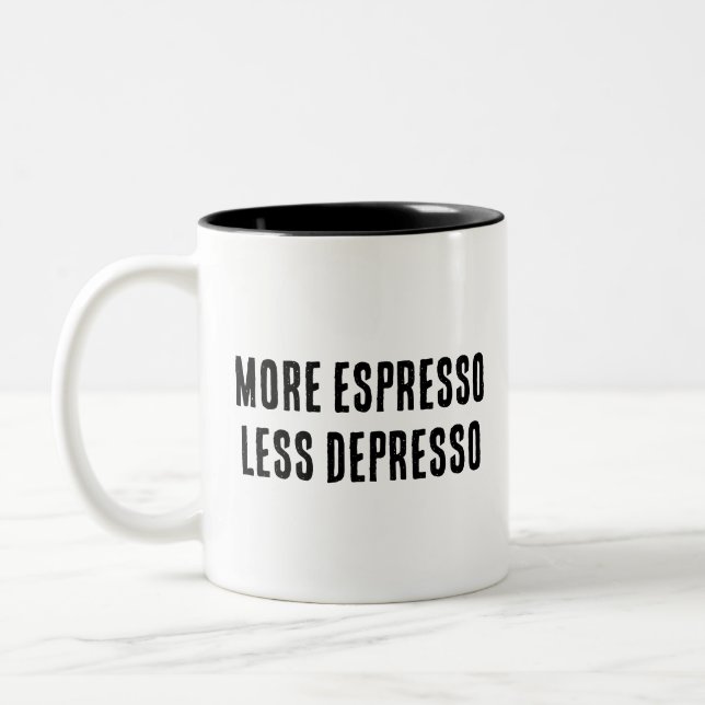 MEHR ESPRESSO WENIGER DEPRESSO ZWEIFARBIGE TASSE (Links)