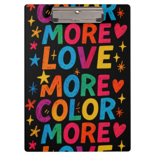 Mehr Farbe Mehr Liebe Spielerei Regenbogen-Typogra Klemmbrett