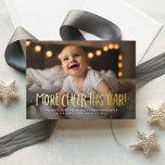 Mehr Fröhlichkeit in diesem Jahr Spaß ein Foto Wei Folien Feiertagskarte<br><div class="desc">Mehr Fröhlichkeit in diesem Jahr! Wenn Ihr Weihnachten in diesem Jahr viel schöner ist als zuvor, dann ist dies die perfekte Urlaubskarte für Sie. Mit einem Foto und lustigen spielerischen Text, ist es eine großartige Möglichkeit, Ihre Familie zu präsentieren und Urlaub Grüße zu senden. Die Formulierung "dieses Jahr mehr Beifall"...</div>
