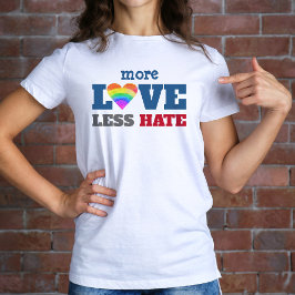 Mehr Liebe Weniger Hass Herzschlag Fett Typografie T-Shirt