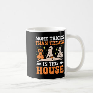 Mehr Tricks als Leckereien in diesem Haus Y Hallow Kaffeetasse