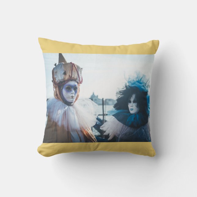 Mehrere Karnevalsmasken in Venedig, Italien Kissen (Vorderseite)