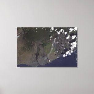 Mehrere Schwaden blasen in Richtung Südsüdwesten Leinwanddruck