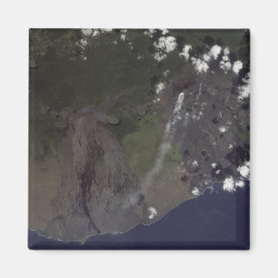 Mehrfacher Federschlag in Richtung zum Magnet