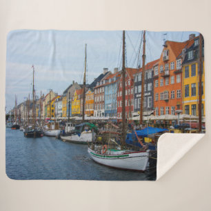 MEHRFARBIGE GEBÄUDE SHERPADECKE
