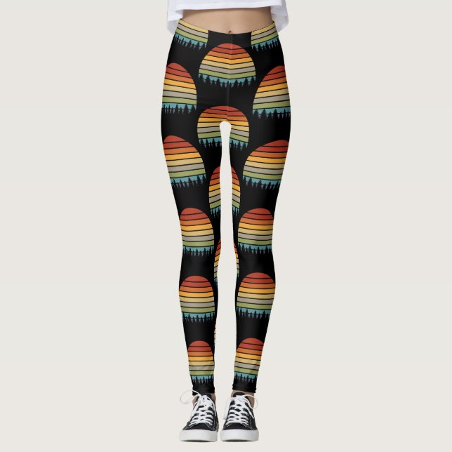 Mehrfarbige gestreifte Sonne mit Bäumen Thunder_Co Leggings (Vorderseite)