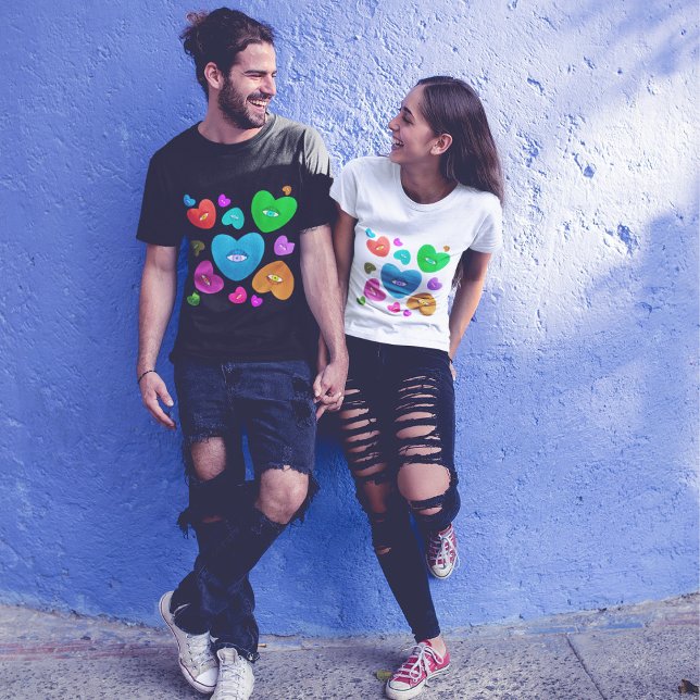 Mehrfarbige Herzklopfe mit Augapfelwangen-Liebe T-Shirt (Von Creator hochgeladen)
