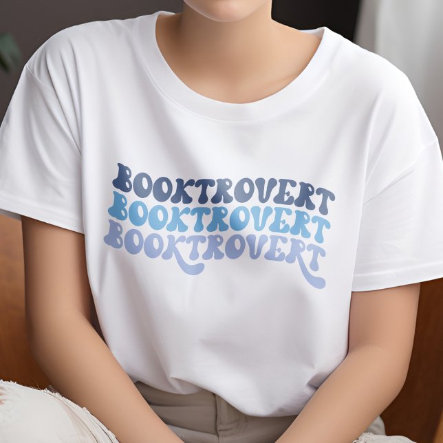 Mehrfarbiges Blue Retro Buchtrovert Buchübersicht T-Shirt (Von Creator hochgeladen)