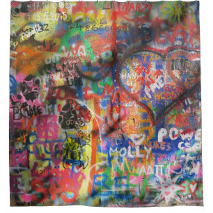 mehrfarbiges Graffiti an der Betonwand Duschvorhang