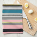 Mehrfarbiges Streifenmuster Geschirrtuch<br><div class="desc">Dieses moderne gemusterte Küchentuch weist ein sauberes,  farbenfroh gestreiftes Muster in Grautönen in Rosa,  aquamarin mit schwarz-weißen Akzenten,  auf. Dieses Handtuch wird eine stilvolle und moderne Ergänzung zu Ihrer Küchentücher-Kollektion,  Zuhause-Geschenk für Neuvermählte oder neue Hausbesitzer in Ihrem Leben,  oder ein einfaches modernes Geschenk für jeden Anlass.</div>