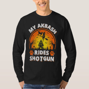 Mein Akbash-Hund fährt auf Hexe Schrotflinte Hallo T-Shirt