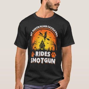 Mein australischer Cattle Dog fährt mit der Hexe i T-Shirt