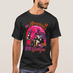 Mein Bernedoodle fährt Shotgun Halloween Hund Hexe T-Shirt