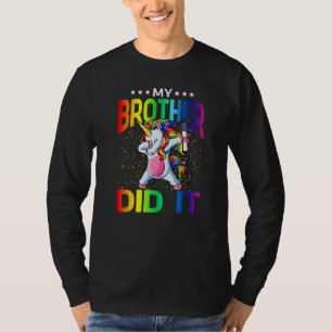 Mein Bruder hat es Abschluss Absolvent Einhorn T-Shirt