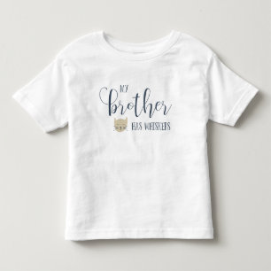 Mein Bruder hat WHISKERS-Typografie Kleinkind T-shirt