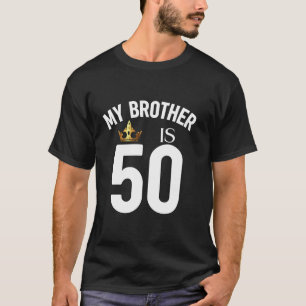 Mein Bruder ist 50. 50. 50 Jahre alter Geschwister T-Shirt