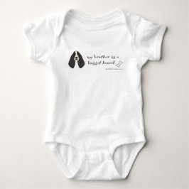 Mein Bruder ist Basset Hound Baby Strampler