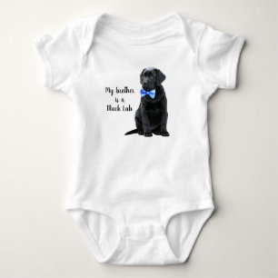 Mein Bruder ist ein Black Lab - Black Labrador Ret Baby Strampler