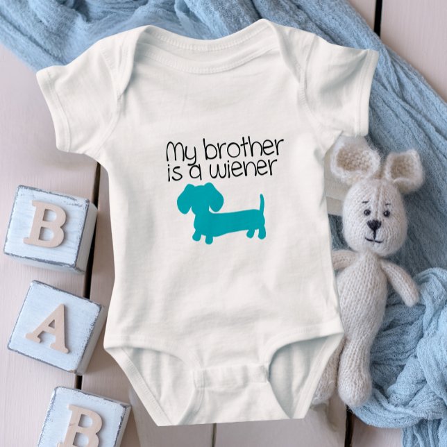 Mein Bruder ist ein neutrales Geschenk für Dackeln Baby Strampler (wiener dog baby nursery gift for a doxie themed baby shower.)