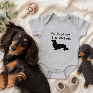 Mein Bruder ist ein Wiener Langhaar-Dachshund-Gesc Baby Strampler
