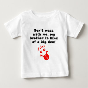 Mein Bruder ist irgendwie ein großer Deal Baby T-shirt