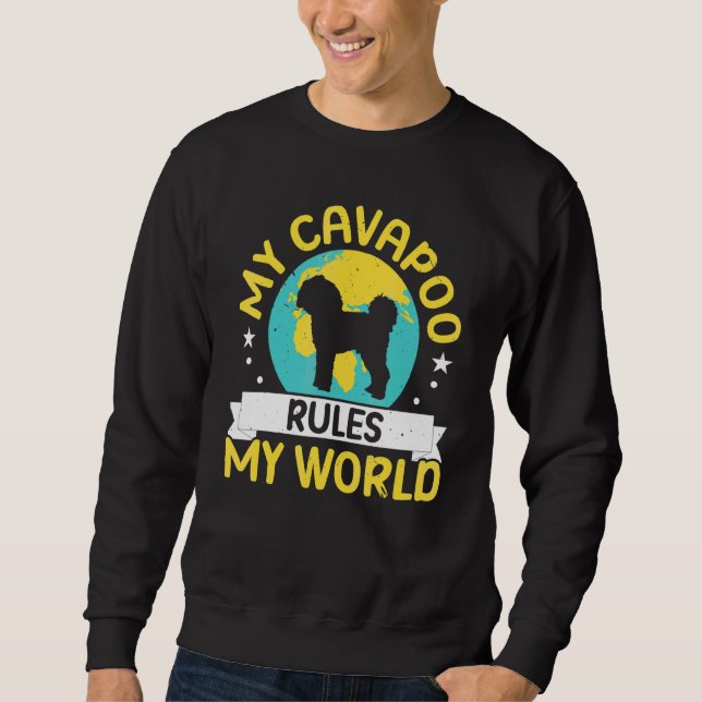 Mein Cavapoo beherrscht meine Welt Hund Besitzer Sweatshirt (Vorderseite)