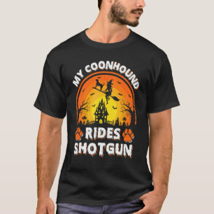 Mein Coonhound-Hund fährt mit der Hexe auf der Sch T-Shirt