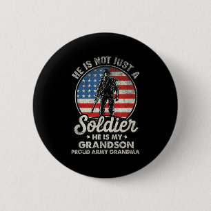 Mein Enkel ist ein Soldat Zitat Stolz Army Oma Button