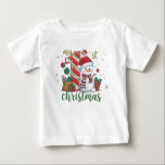 Mein erster Weihnachtsmann Niedlich Snowman Baby T-shirt<br><div class="desc">Mein erster Niedlicher Snowman Baby Bodysuit Baby Baby Boy Baby Baby T - Shirt zeigt den Text "Mein 1. Weihnachten" in der modernen Skripttypografie mit einem niedlichen Schneemann mit Weihnachtsgeschenken und Dekorationen. Perfektes Weihnachtsgeschenk für ein kleines Mädchen oder einen kleinen Jungen. Erstellt von Evco Studio www.zazzle.com/store/evcostudio</div>