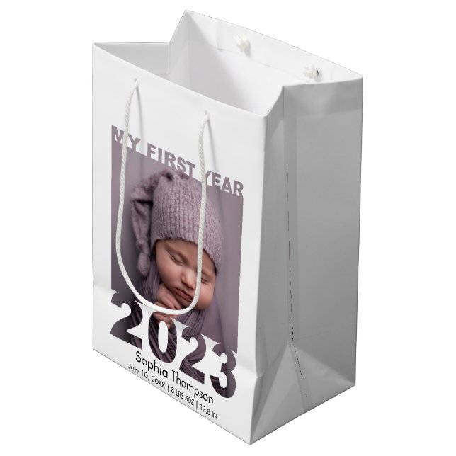 Mein erstes Jahr 2023 Modernes Cutout Baby Foto Wh Mittlere Geschenktüte (Vorderseite Schrägansicht)