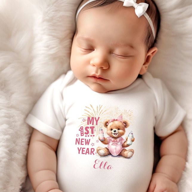 Mein erstes Mädchen im Neujahr Name Funny Pink Bea Baby Strampler (My First New Year Girl Name Funny Pink Bear Baby Bodysuit)