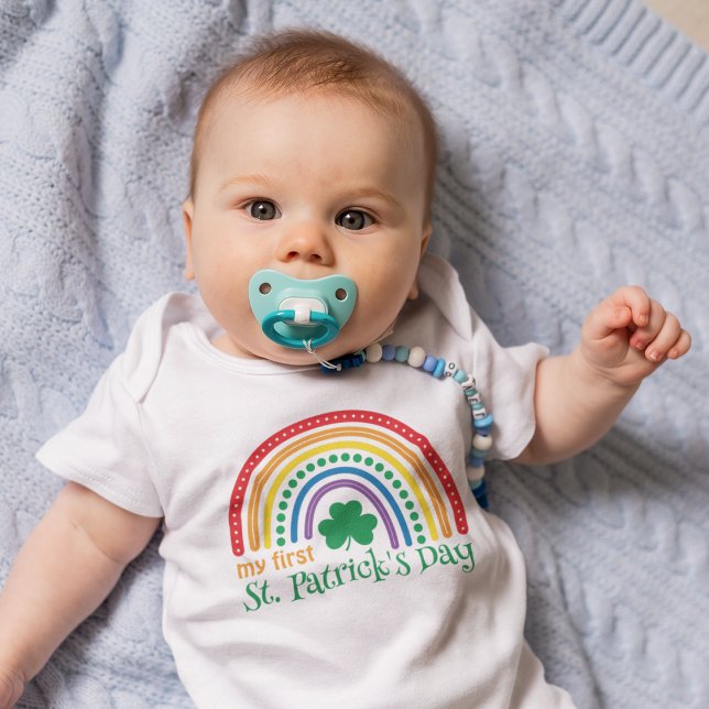 Mein erstes St. Patrick's Day Rainbow Baby Strampler (Von Creator hochgeladen)