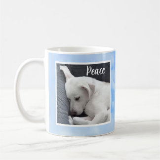 Mein Frieden, den ich dir Bible Verse Dog in Blue  Kaffeetasse