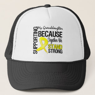 Mein Grandddaughter stützend, stehen wir - Mil Truckerkappe