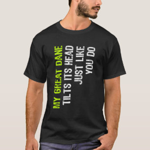 Mein großer Däne neigt sich den Kopf, genau wie du T-Shirt