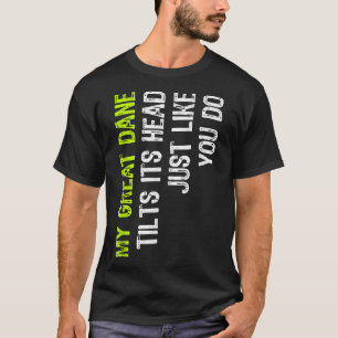 Mein großer Däne neigt sich den Kopf, genau wie du T-Shirt